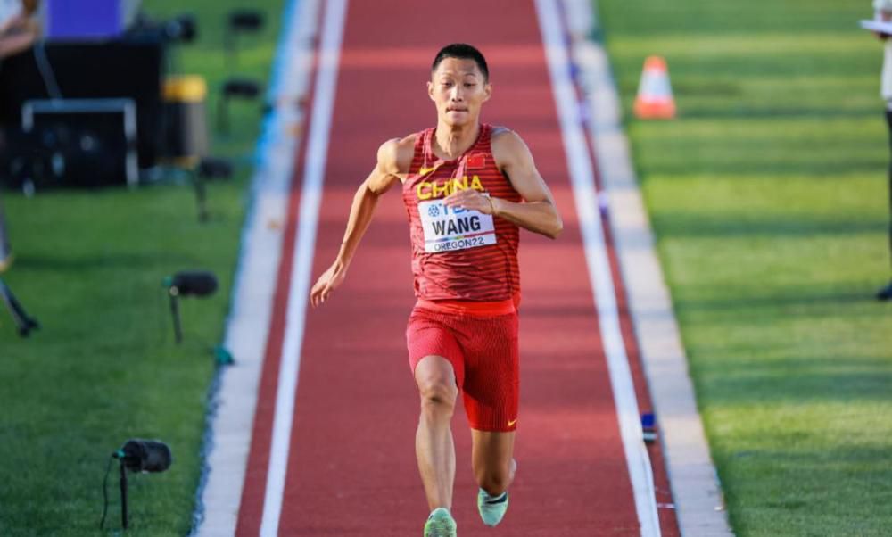 他的合同仅剩下18个月，目前几乎没有迹象表明他即将续约。